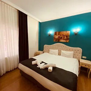 Hotel Adora